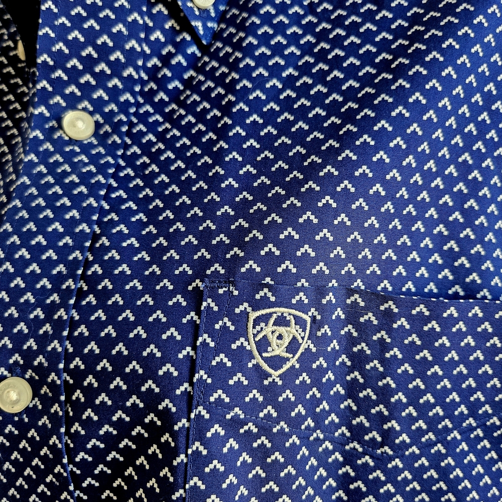 Ariat Men's Navy and White Geometric Button Down Shirt New without tags sz Large - Picture 3 of 7